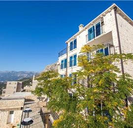 1 Bedroom Apartment with 2 Shared Pools, sleeps 2